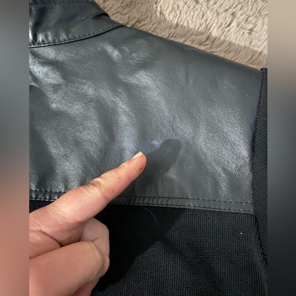 Peter Nygard 100% Leather Vest with Fabric Sleeves - Picture 8 of 8